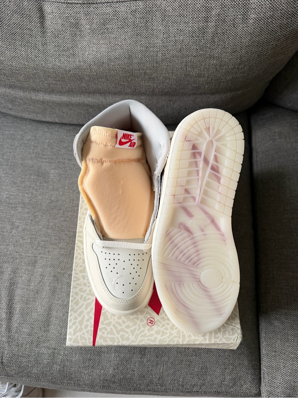 Air Jordan 1 Retro High OG - Picture 3 of 6
